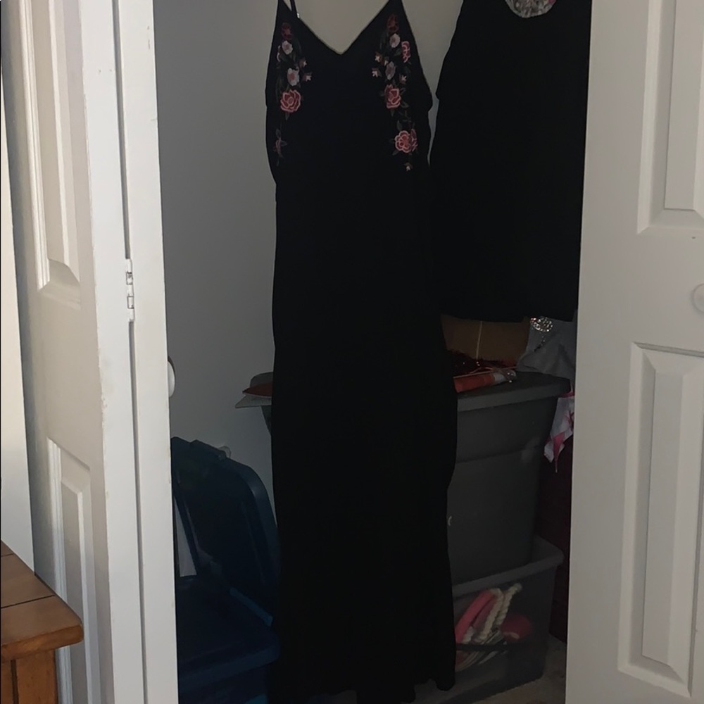 Time and Tru black dress with embroidered flowers